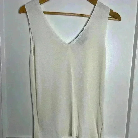 Country Road Ivory V  Neck Tank Size Medium - Picture 5 of 6